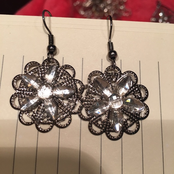 Black & crystal earrings NWT - Picture 5 of 5